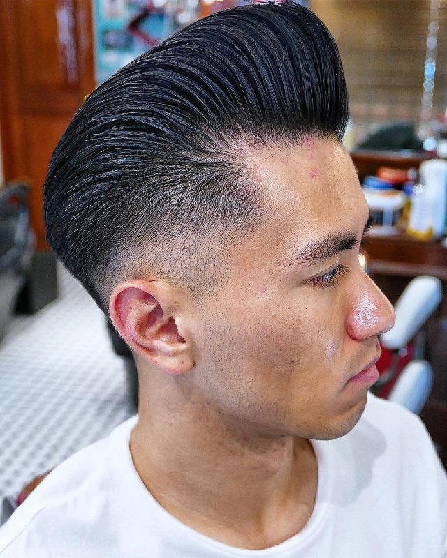 Pompadour dense